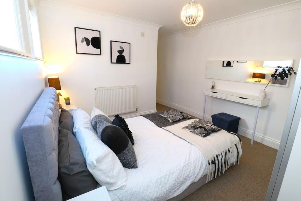 New Sunset Square Eastbourne 2 Bed Apartment, Long Stay Welcome Exterior photo