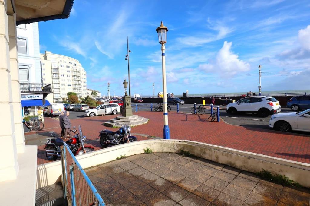 New Sunset Square Eastbourne 2 Bed Apartment, Long Stay Welcome Exterior photo