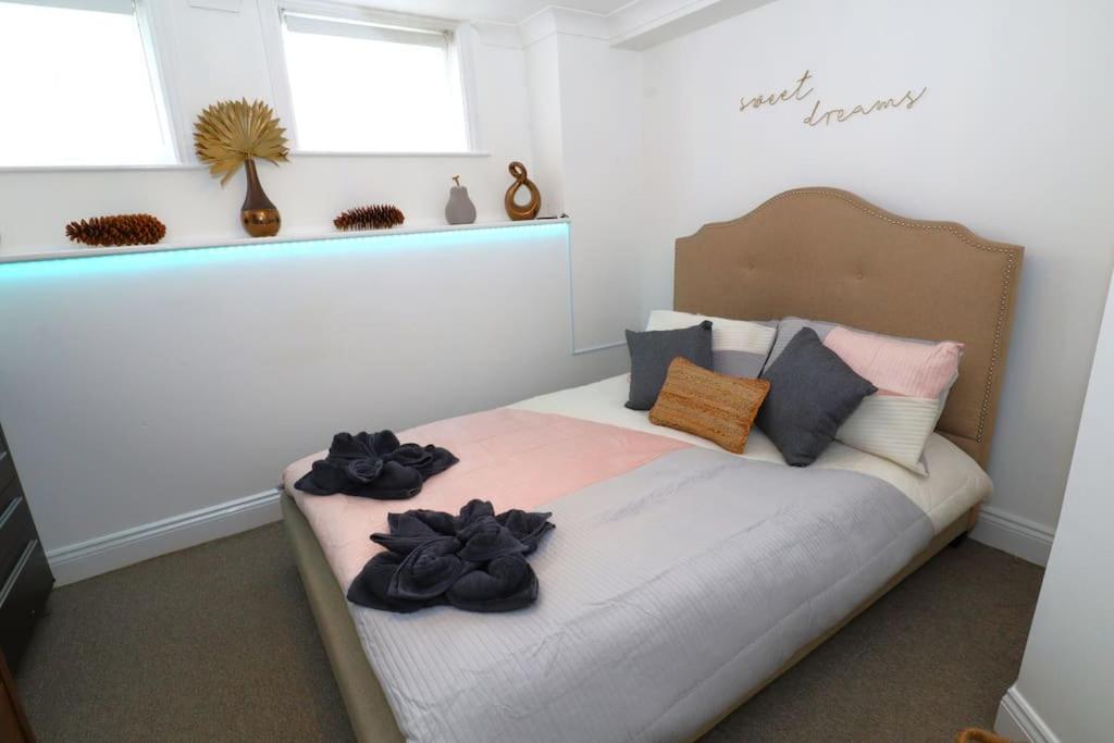 New Sunset Square Eastbourne 2 Bed Apartment, Long Stay Welcome Exterior photo