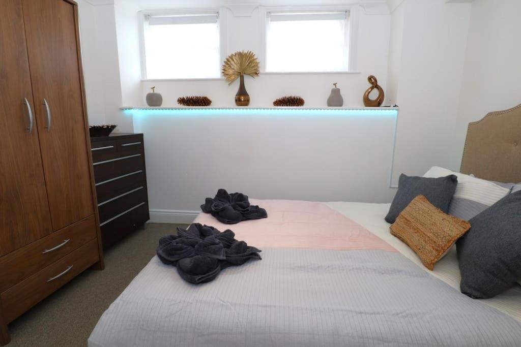 New Sunset Square Eastbourne 2 Bed Apartment, Long Stay Welcome Exterior photo